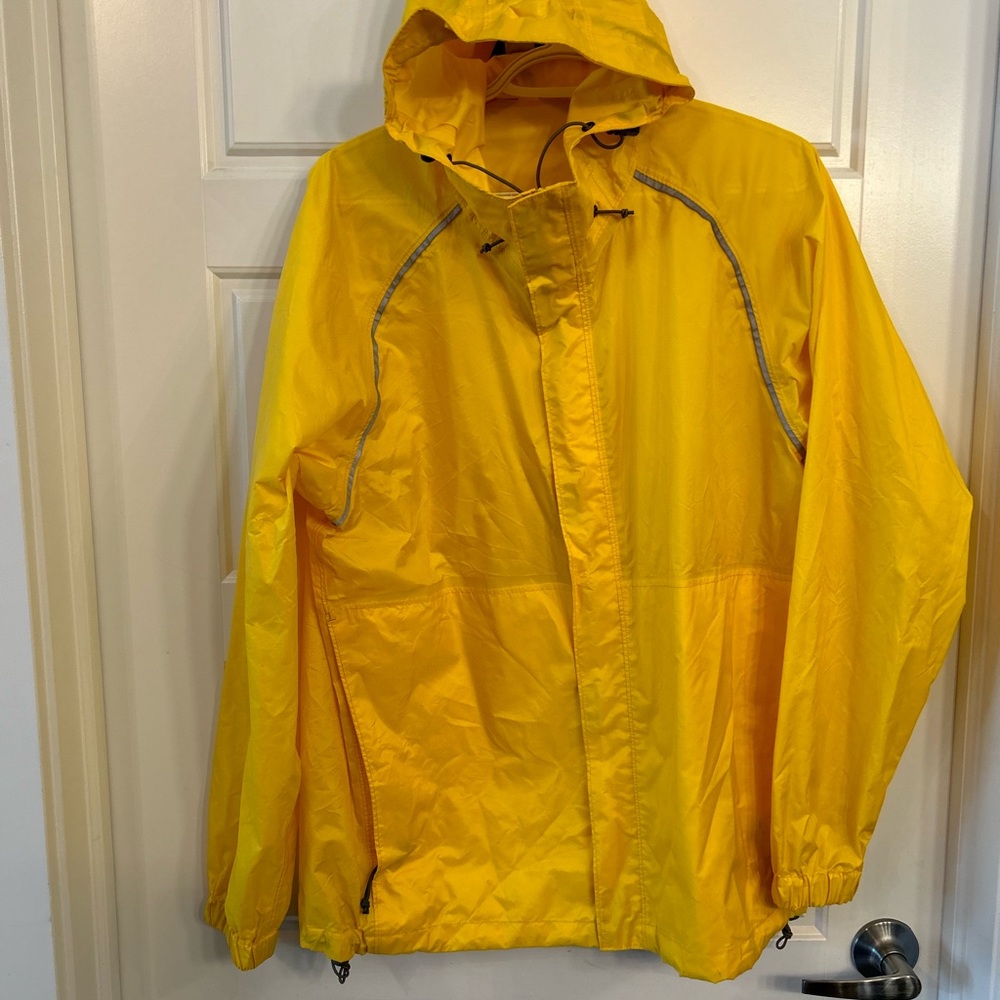 MEC rain coat men size small or lady size L, pit to pit 24”. Length 18”